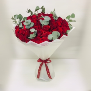 Fresh Red Roses Bouquet