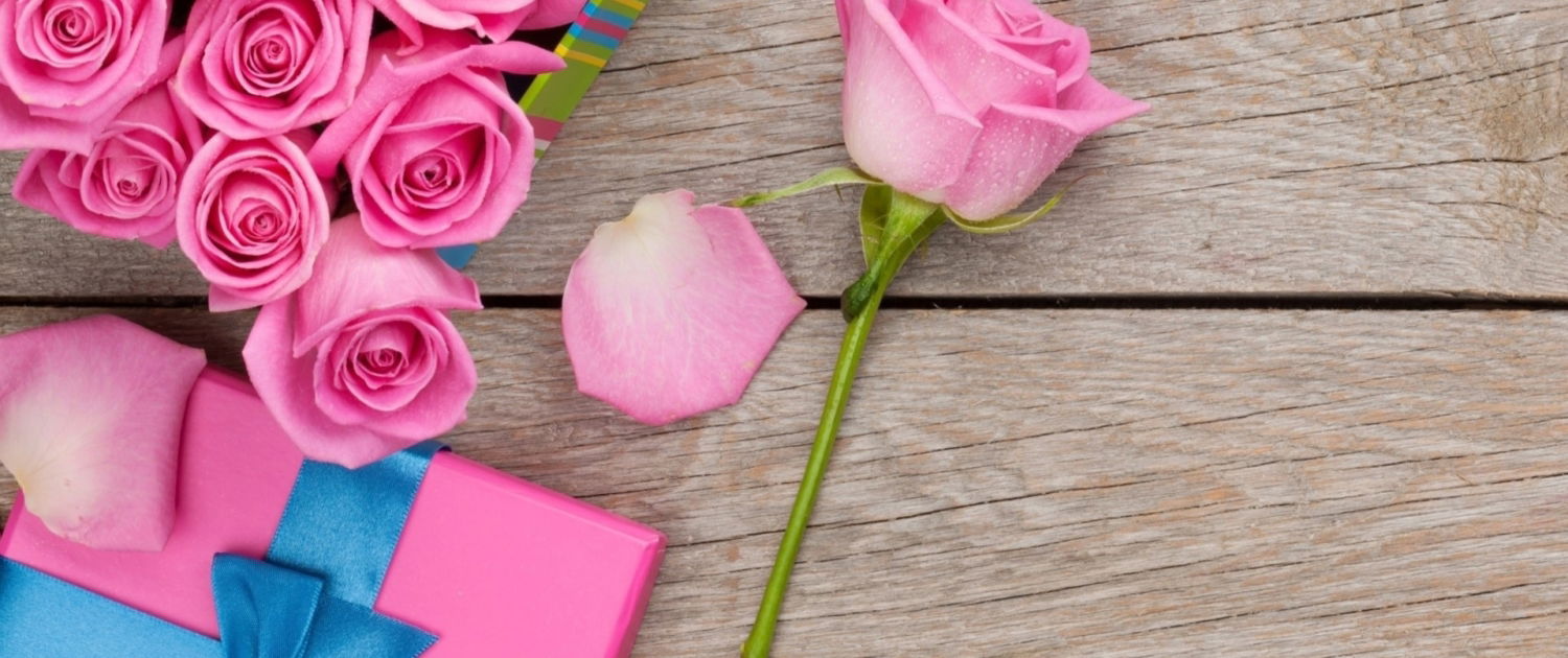 Pink Roses With Gift Box On Wooden Table