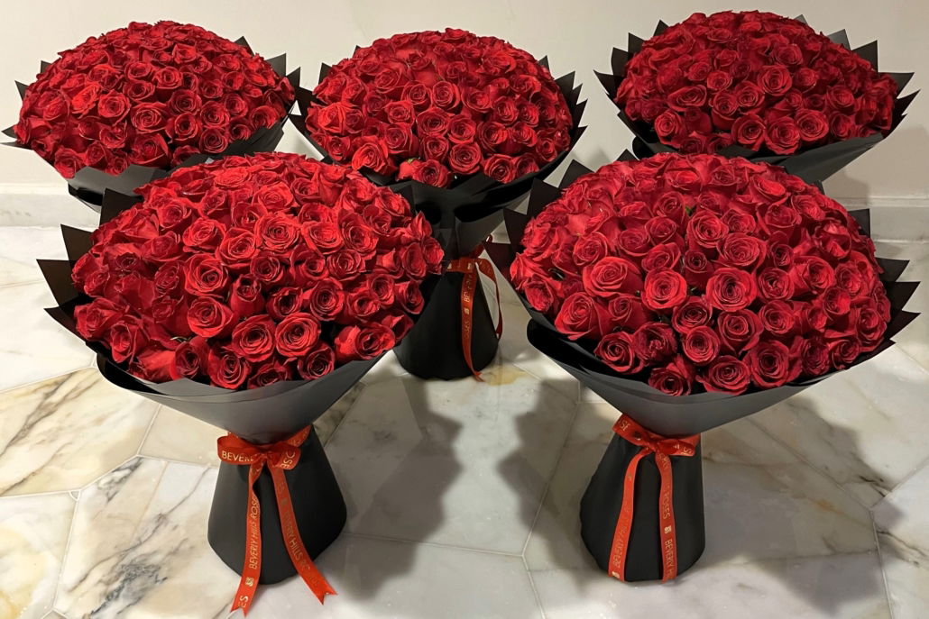 100 Roses Hand Bouquets landscape image for website main page gallery