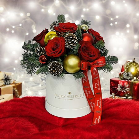 Red roses in christmas gift box2