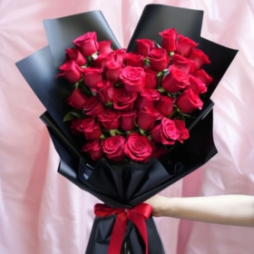 Fiery Romance red roses